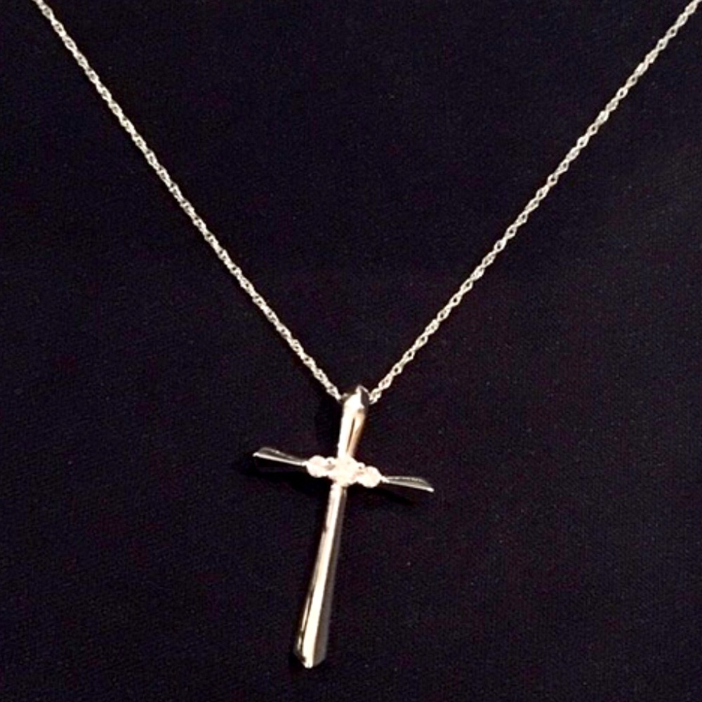 14K WHITE GOLD WITH THREE DIAMONDS CROSS AND CHAIN